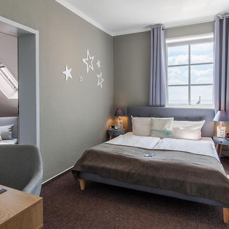 Akzent Strandhotels Seestern, Delphin & Lachs Вильгельмсхафен Экстерьер фото
